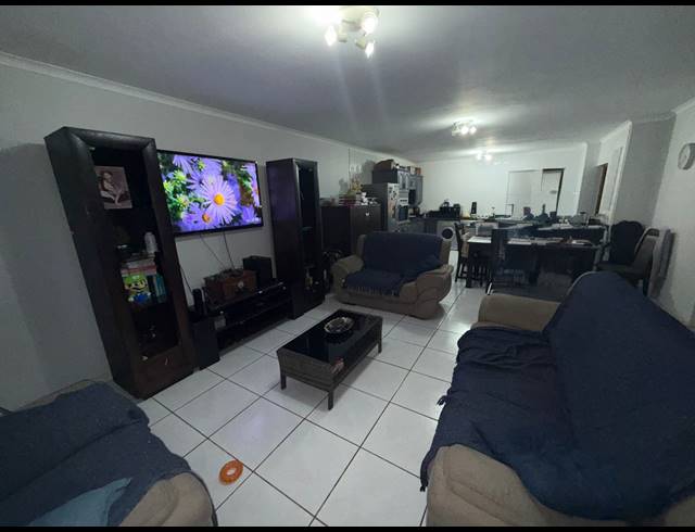 2 BEDROOM TOWNHOUSE FOR SALE IN VANDERBIJLPARK SW 5